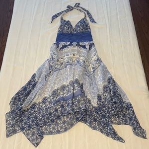 Signature by Sangria dress Size:6 ties around neck %100 silk